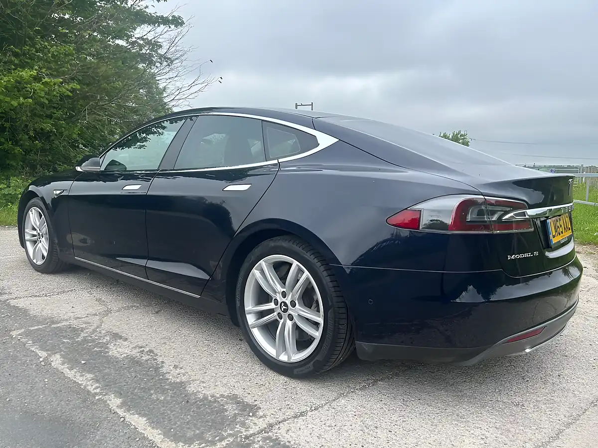 Used 2015 Tesla Model S Dual Motor Blue - Interior and Exterior details 6
