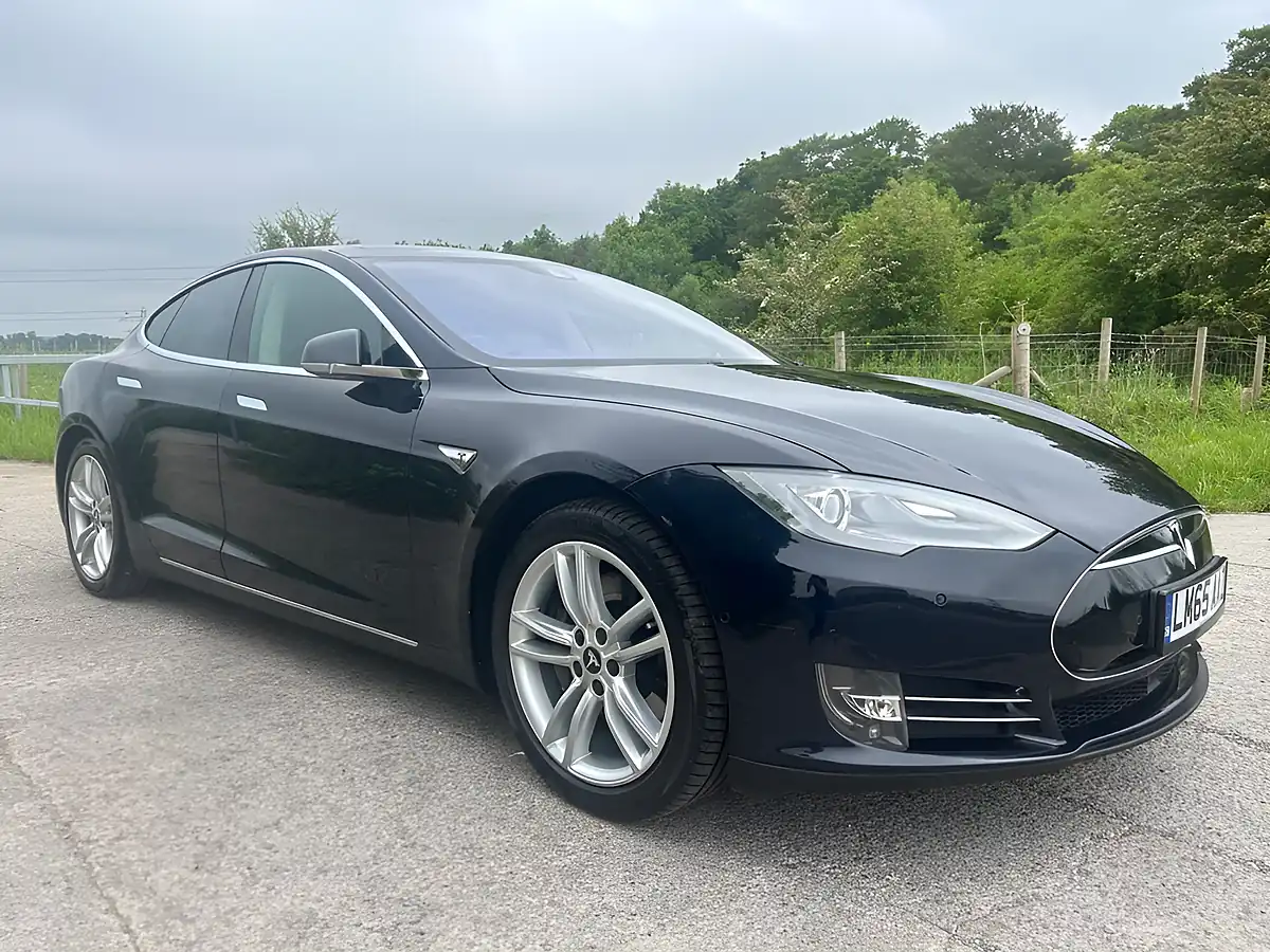 Used 2015 Tesla Model S Dual Motor Blue - Interior and Exterior details 9
