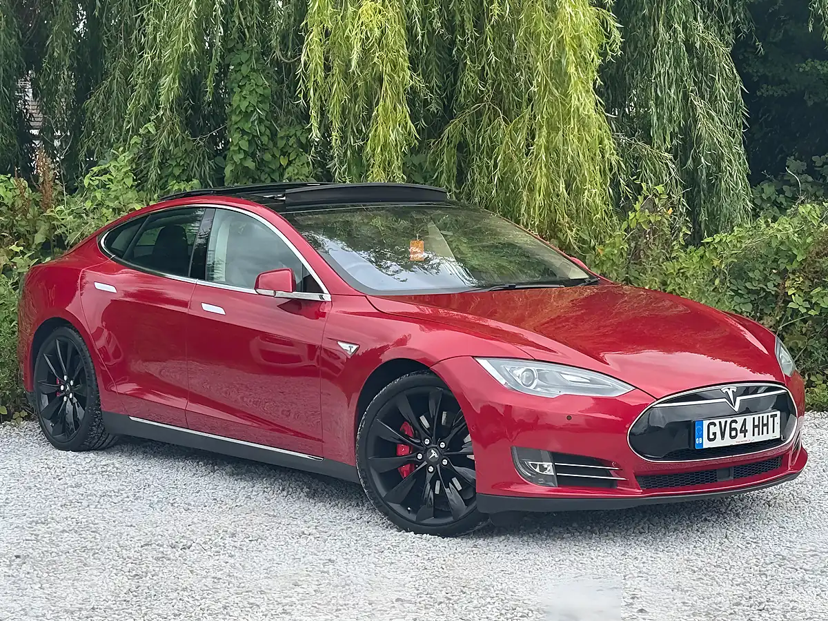 Used 2015 Tesla Model S Red - Front View