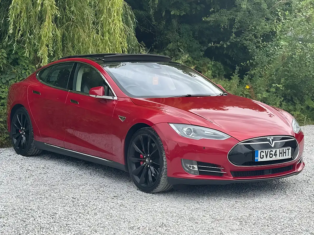 Used 2015 Tesla Model S Red - Interior and Exterior details 5