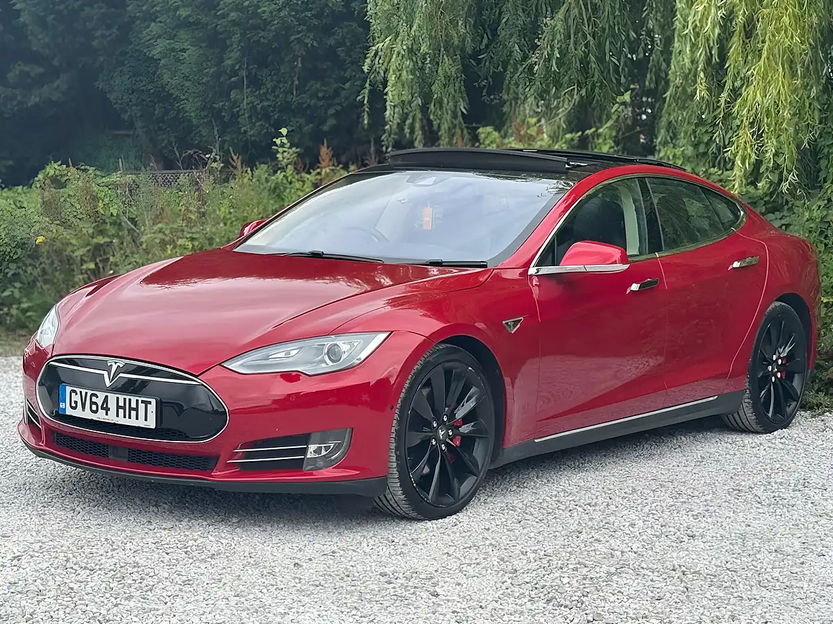 Used 2015 Tesla Model S Red - Interior and Exterior details 7