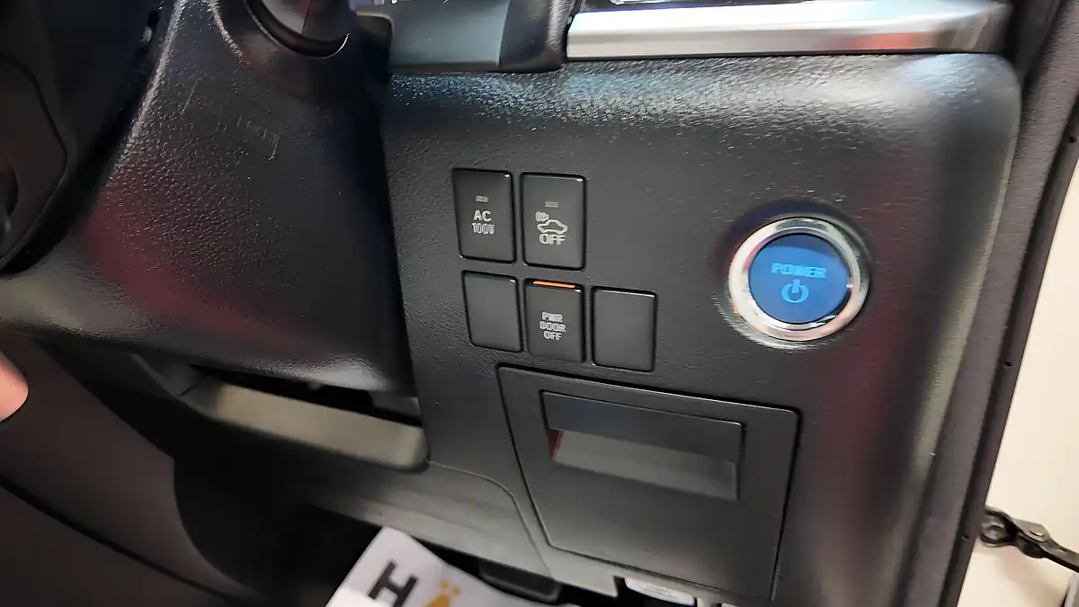 Used 2015 Toyota Alphard X White - Interior and Exterior details 10