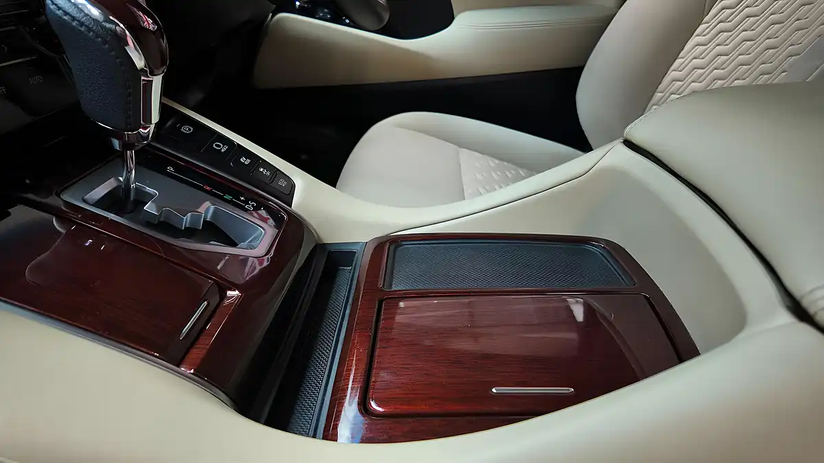 Used 2015 Toyota Alphard X White - Interior and Exterior details 11