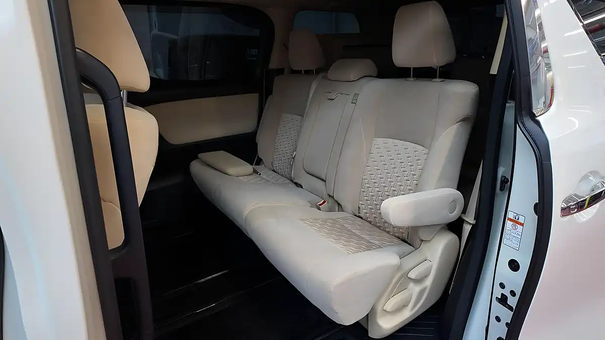 Used 2015 Toyota Alphard X White - Interior and Exterior details 13