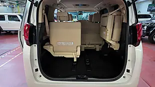 Used 2015 Toyota Alphard X White - Interior and Exterior details 14
