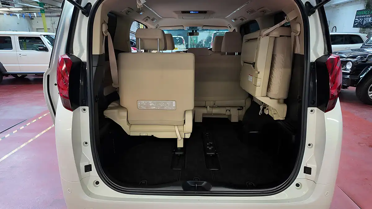 Used 2015 Toyota Alphard X White - Interior and Exterior details 14