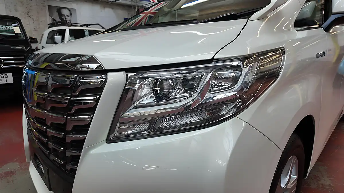 Used 2015 Toyota Alphard X White - Interior and Exterior details 16