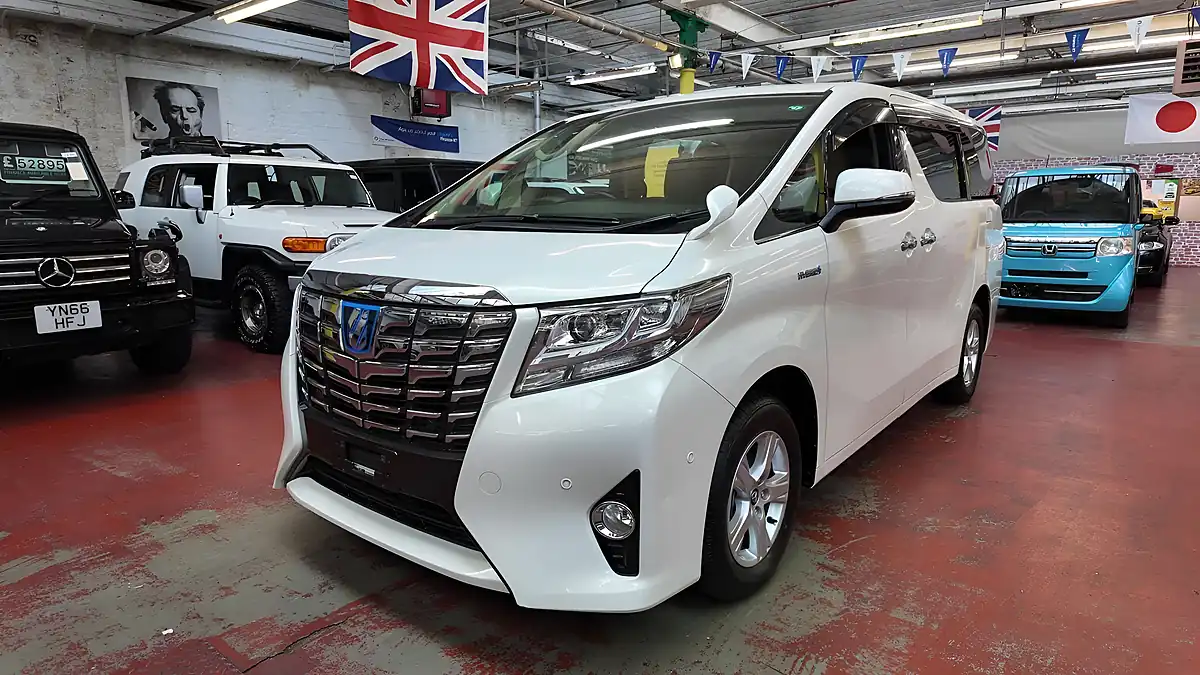 Used 2015 Toyota Alphard X White - Interior and Exterior details 17