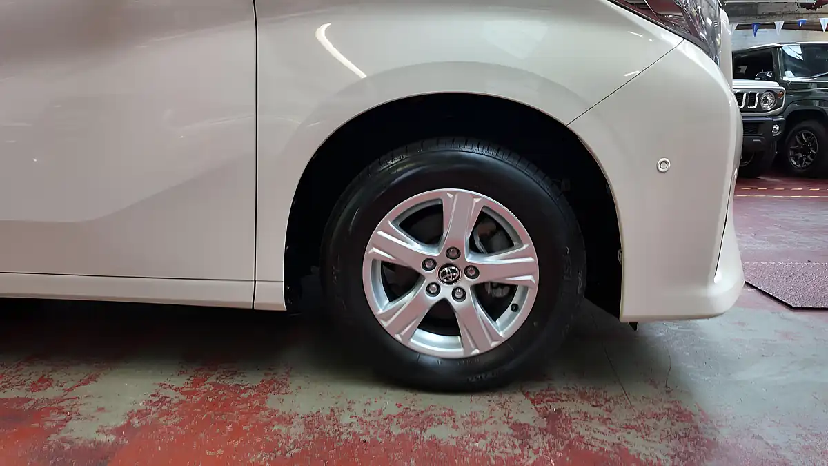 Used 2015 Toyota Alphard X White - Interior and Exterior details 20