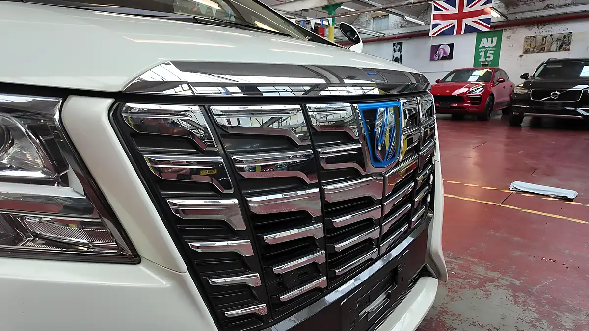 Used 2015 Toyota Alphard X White - Interior and Exterior details 3
