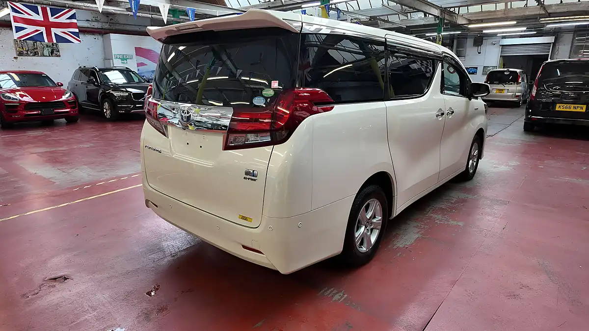 Used 2015 Toyota Alphard X White - Interior and Exterior details 4