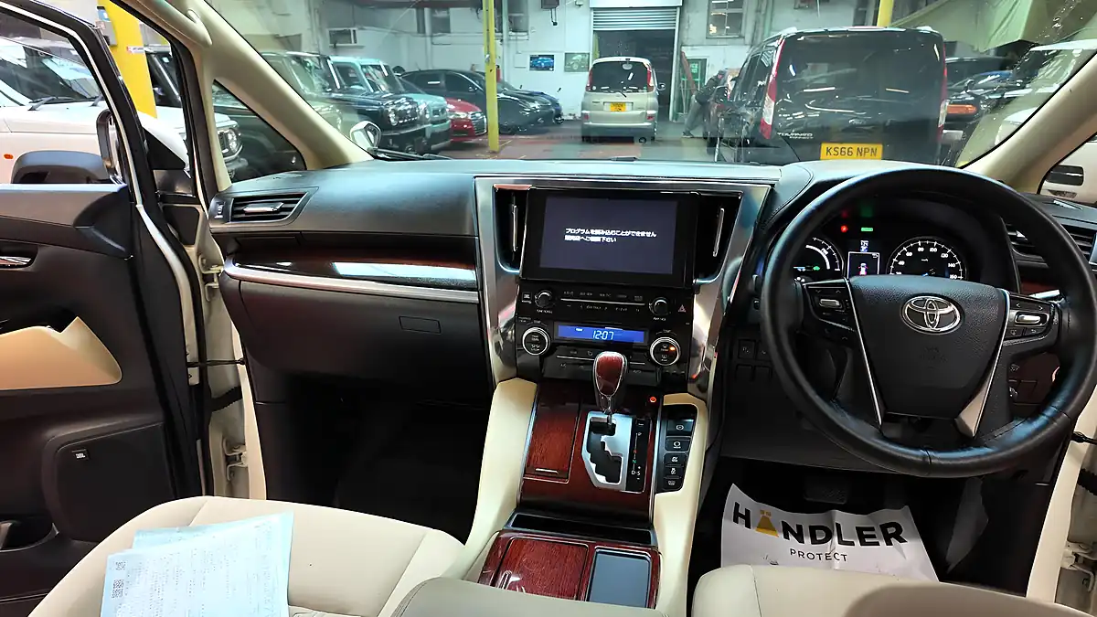 Used 2015 Toyota Alphard X White - Interior and Exterior details 6