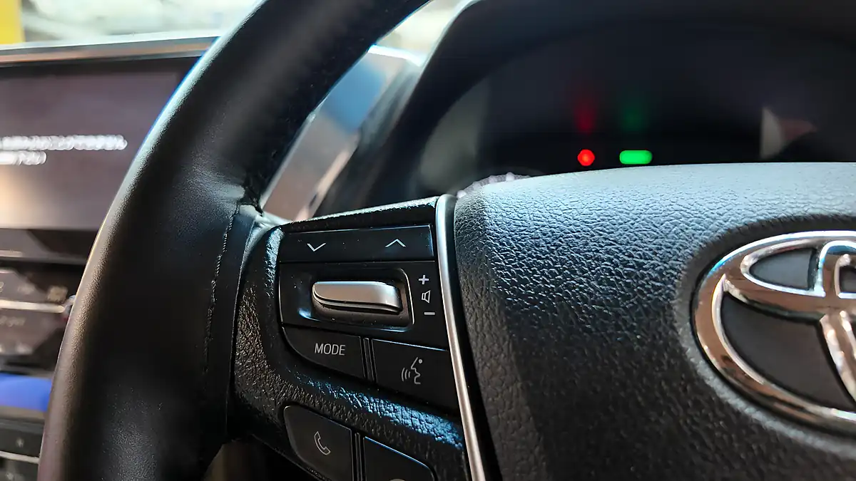 Used 2015 Toyota Alphard X White - Interior and Exterior details 7