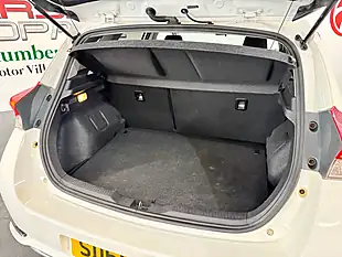 Used 2015 Toyota Auris Design White - Interior and Exterior details 19
