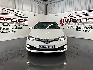 Used 2015 Toyota Auris Design White - Interior and Exterior details 2