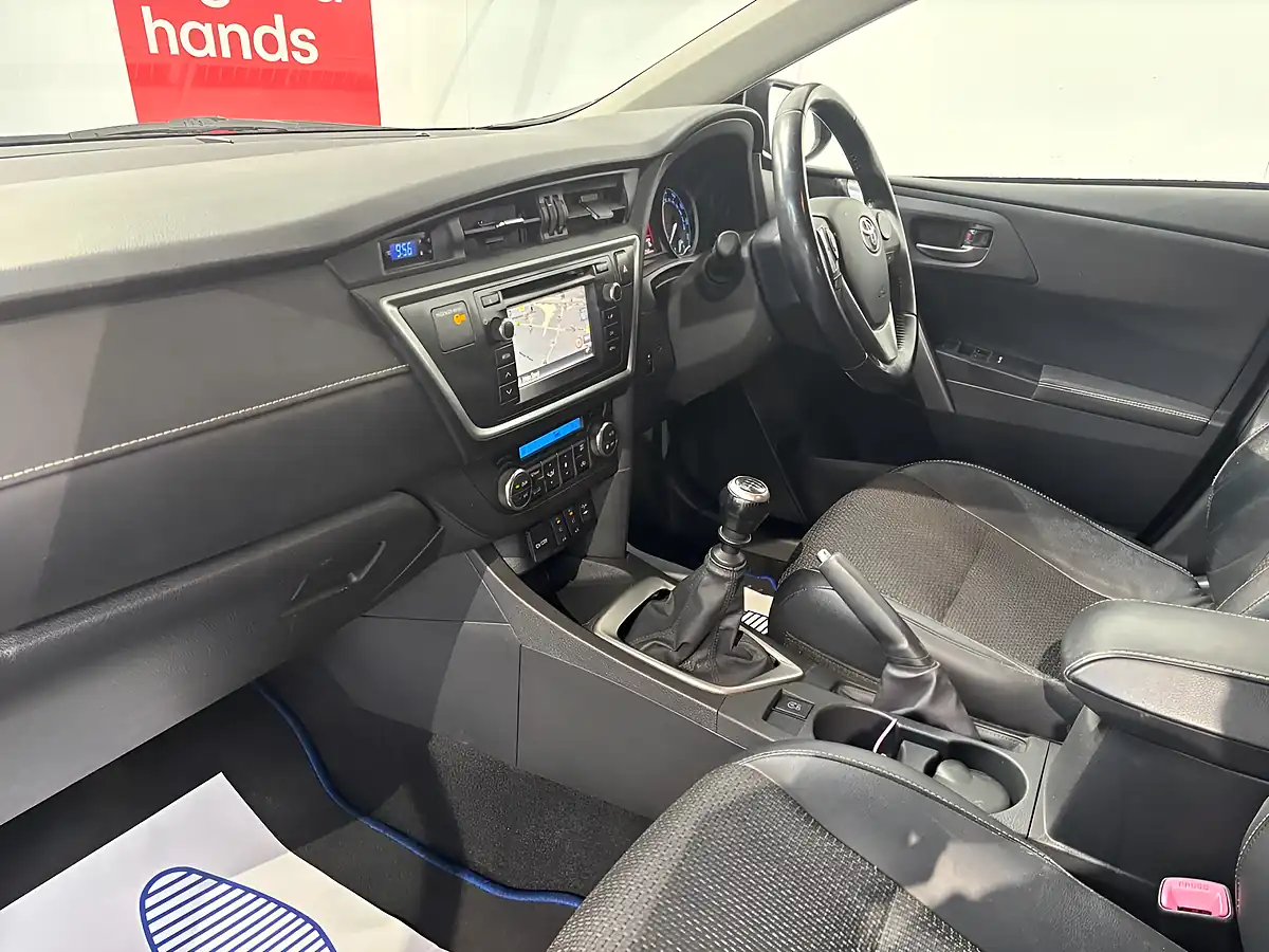 Used 2015 Toyota Auris Excel Grey - Interior and Exterior details 11