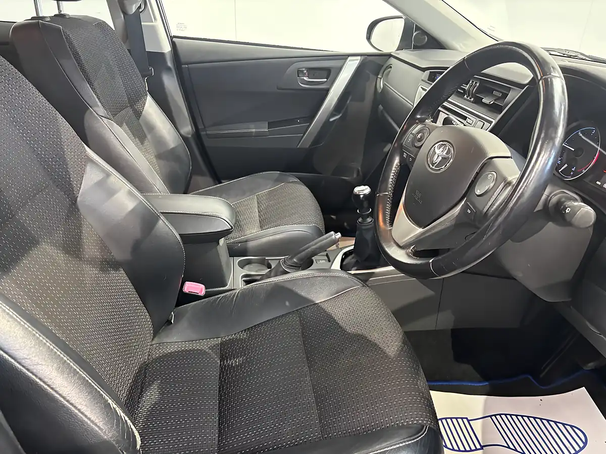Used 2015 Toyota Auris Excel Grey - Interior and Exterior details 14