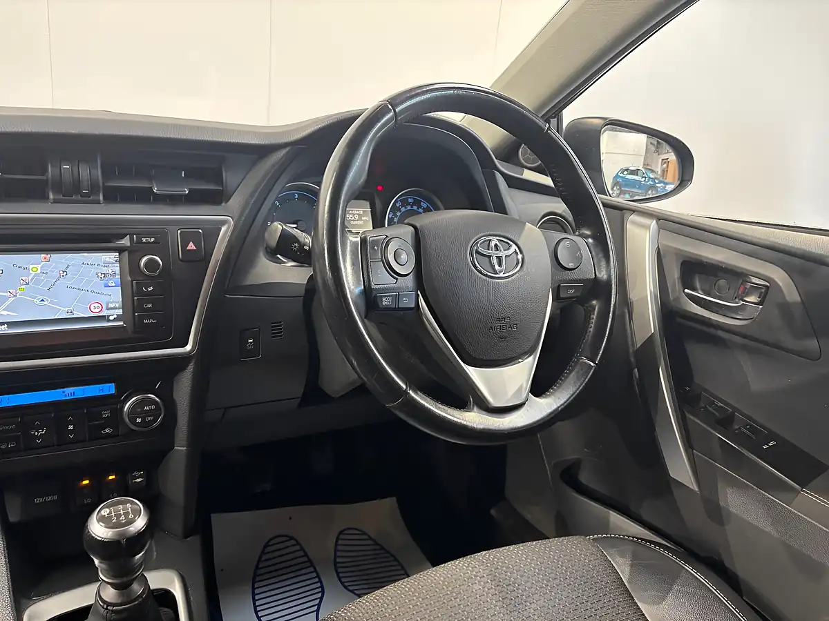 Used 2015 Toyota Auris Excel Grey - Interior and Exterior details 18