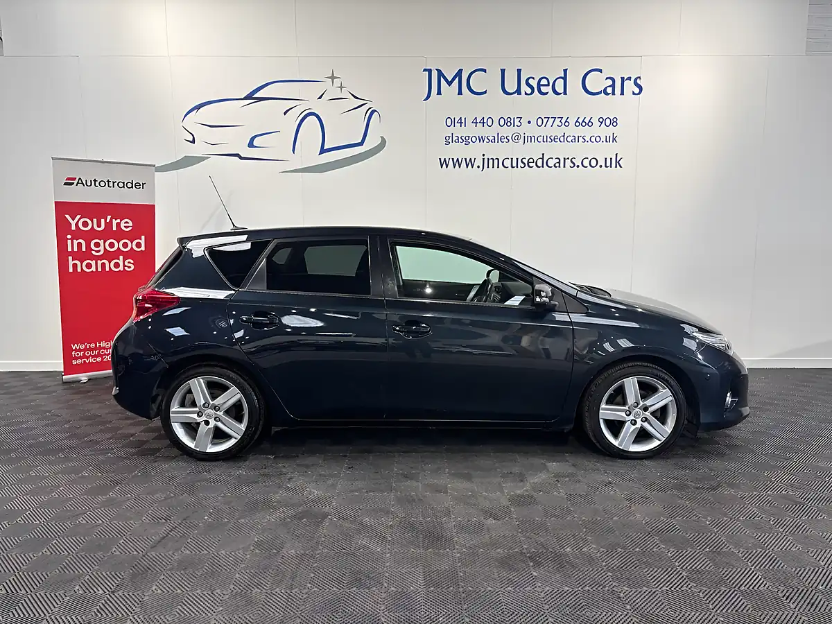 Used 2015 Toyota Auris Excel Grey - Interior and Exterior details 4