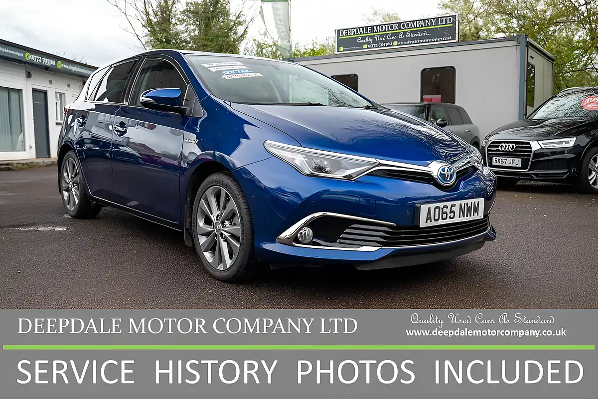 Used 2015 Toyota Auris Excel Nautical Blue - Front View