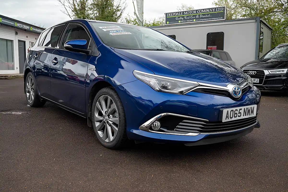 Used 2015 Toyota Auris Excel Nautical Blue - Interior and Exterior details 10