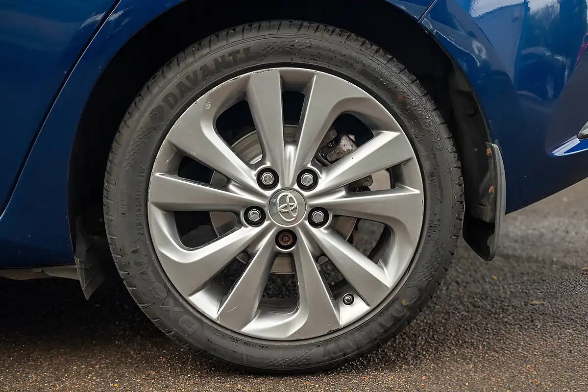 Used 2015 Toyota Auris Excel Nautical Blue - Interior and Exterior details 13