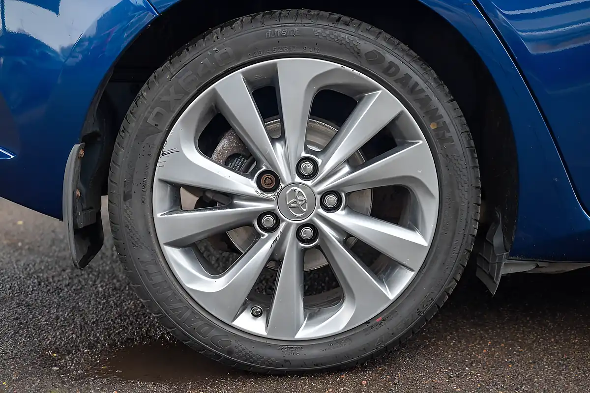 Used 2015 Toyota Auris Excel Nautical Blue - Interior and Exterior details 14