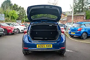 Used 2015 Toyota Auris Excel Nautical Blue - Interior and Exterior details 15
