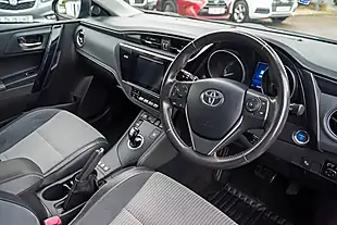 Used 2015 Toyota Auris Excel Nautical Blue - Interior and Exterior details 2