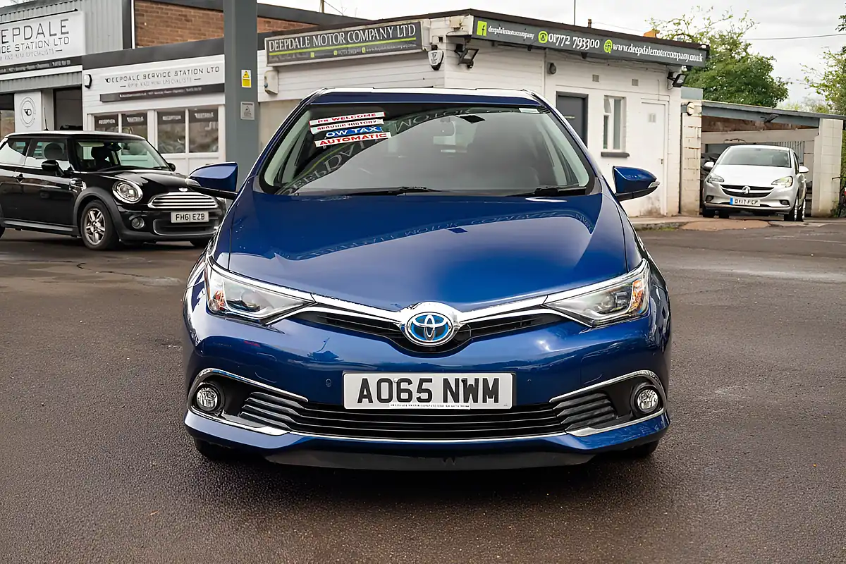 Used 2015 Toyota Auris Excel Nautical Blue - Interior and Exterior details 3