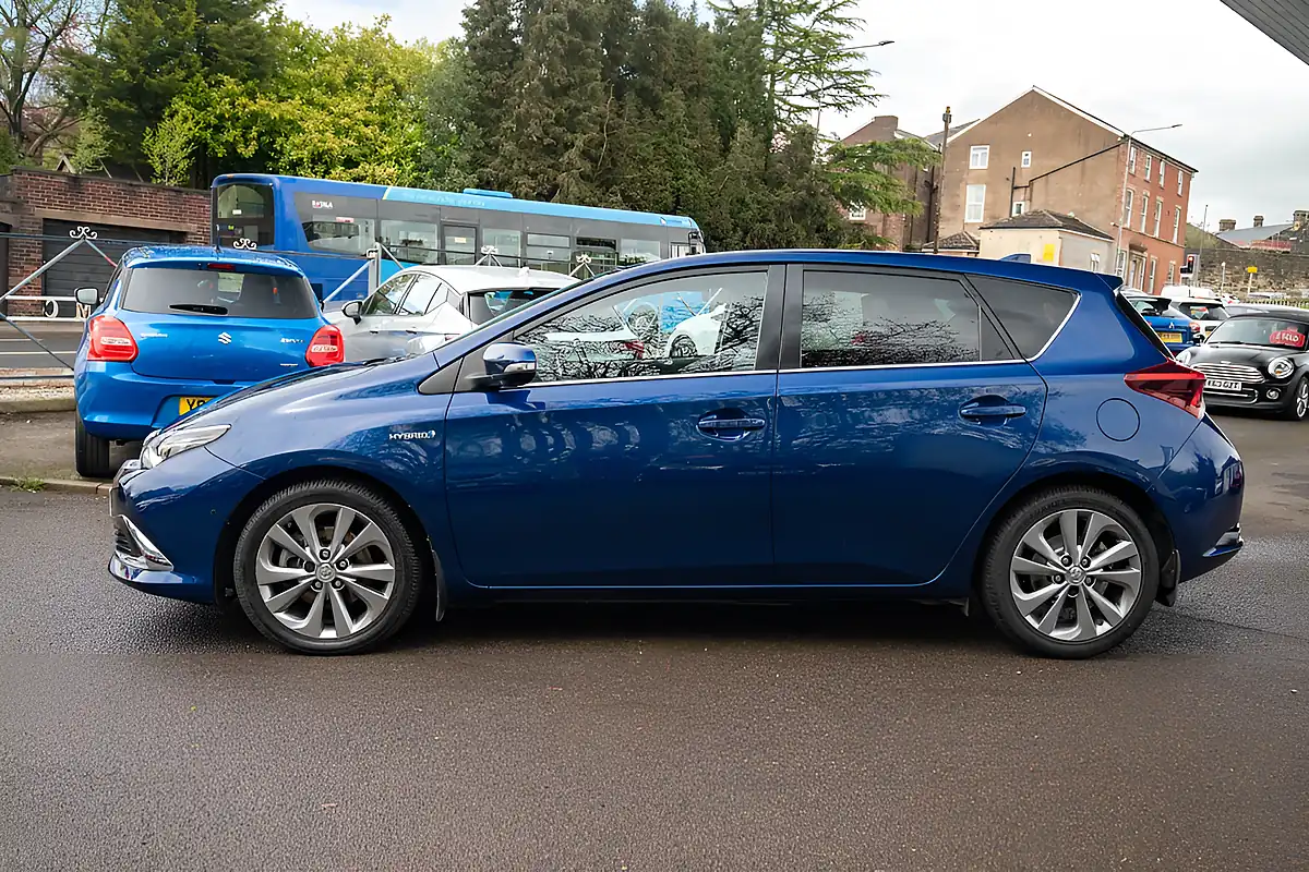 Used 2015 Toyota Auris Excel Nautical Blue - Interior and Exterior details 5