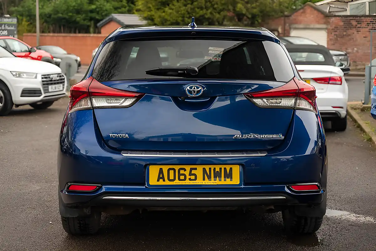 Used 2015 Toyota Auris Excel Nautical Blue - Interior and Exterior details 7