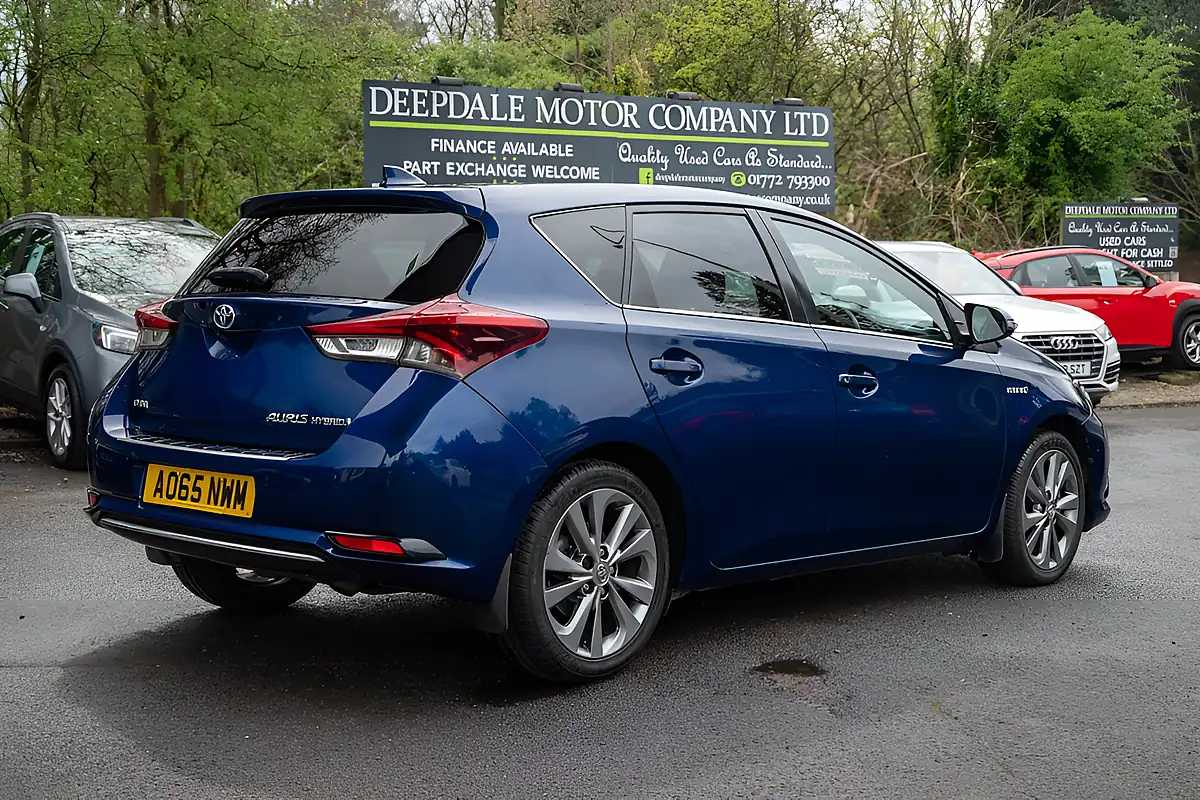 Used 2015 Toyota Auris Excel Nautical Blue - Interior and Exterior details 8