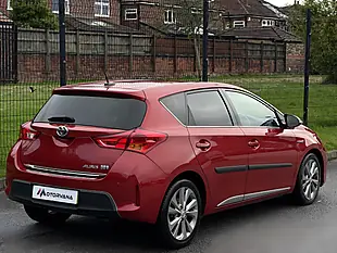 Used 2015 Toyota Auris Excel Red - Interior and Exterior details 10