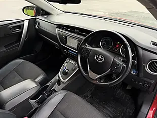 Used 2015 Toyota Auris Excel Red - Interior and Exterior details 11