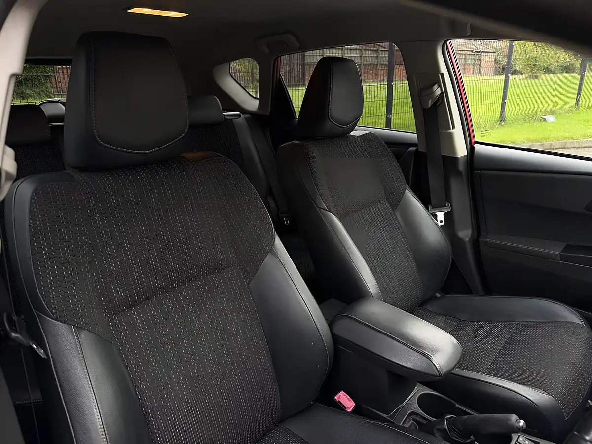 Used 2015 Toyota Auris Excel Red - Interior and Exterior details 13