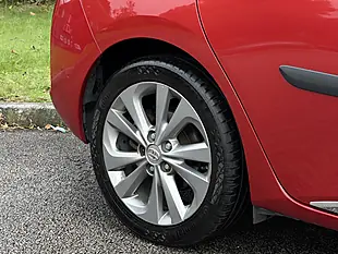 Used 2015 Toyota Auris Excel Red - Interior and Exterior details 15