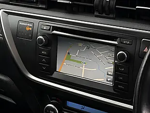 Used 2015 Toyota Auris Excel Red - Interior and Exterior details 16