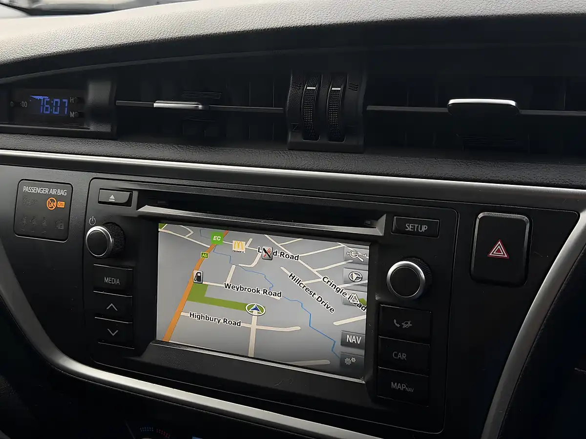Used 2015 Toyota Auris Excel Red - Interior and Exterior details 17