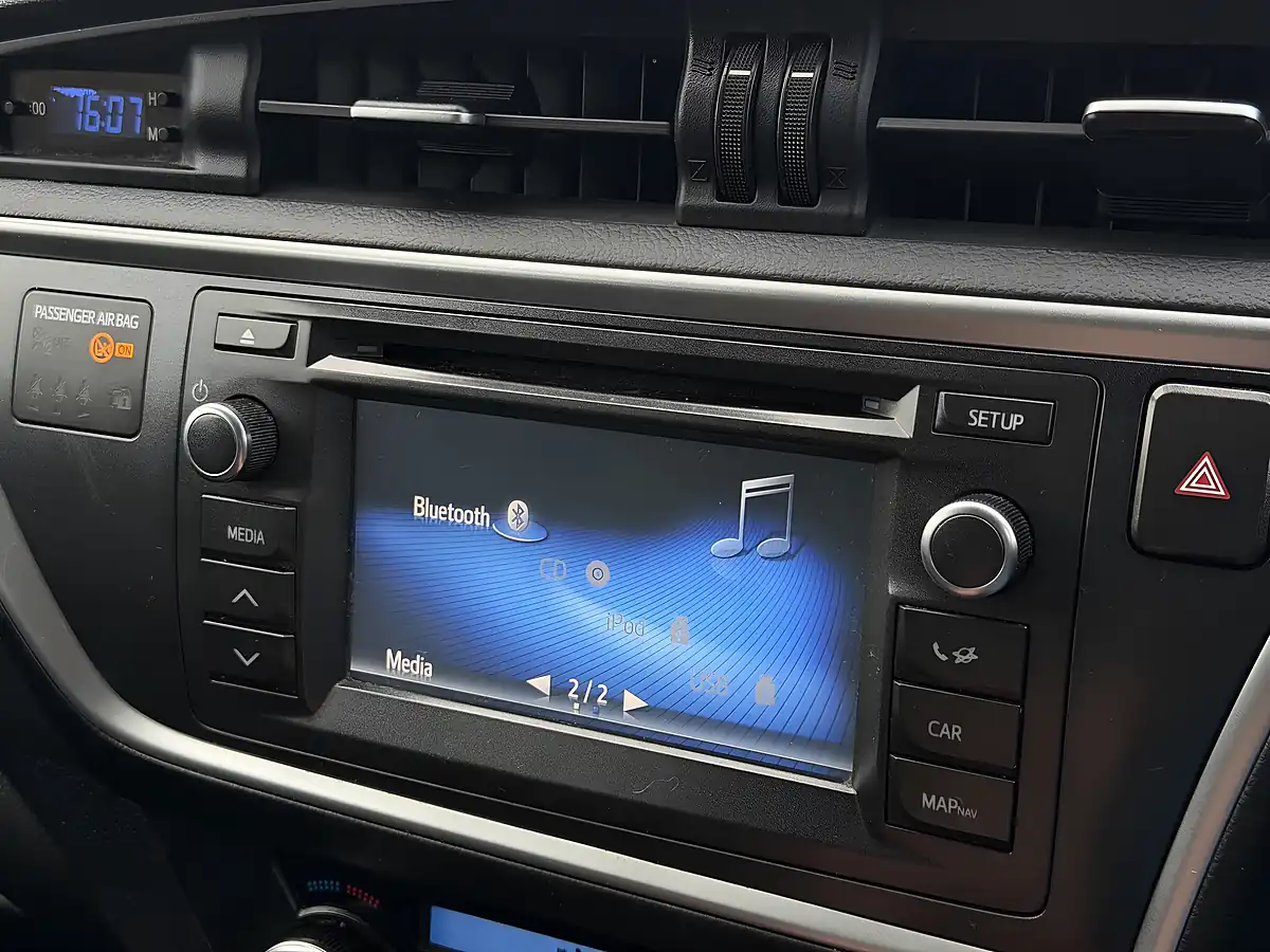 Used 2015 Toyota Auris Excel Red - Interior and Exterior details 19