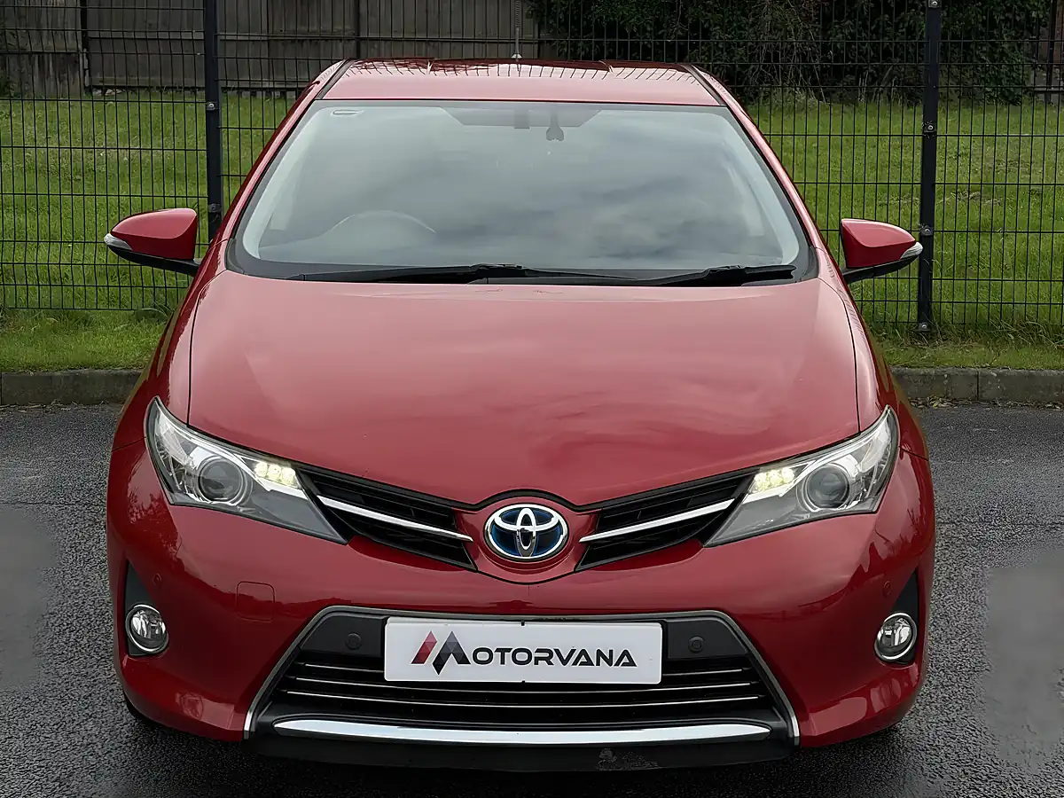 Used 2015 Toyota Auris Excel Red - Interior and Exterior details 2
