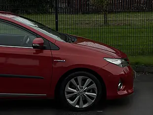 Used 2015 Toyota Auris Excel Red - Interior and Exterior details 20
