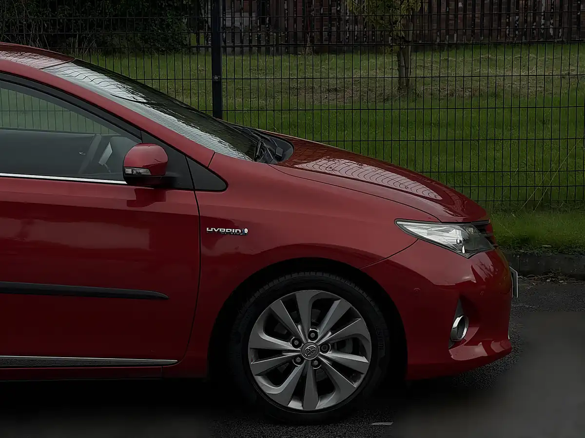 Used 2015 Toyota Auris Excel Red - Interior and Exterior details 20