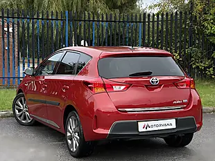 Used 2015 Toyota Auris Excel Red - Interior and Exterior details 4