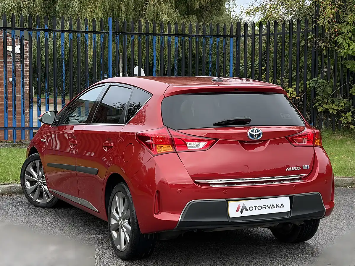 Used 2015 Toyota Auris Excel Red - Interior and Exterior details 4