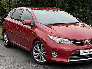 Used 2015 Toyota Auris Excel Red - Interior and Exterior details 5