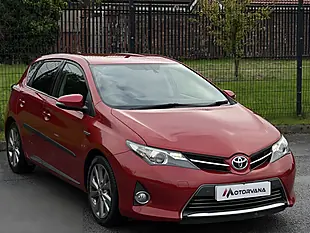 Used 2015 Toyota Auris Excel Red - Interior and Exterior details 6