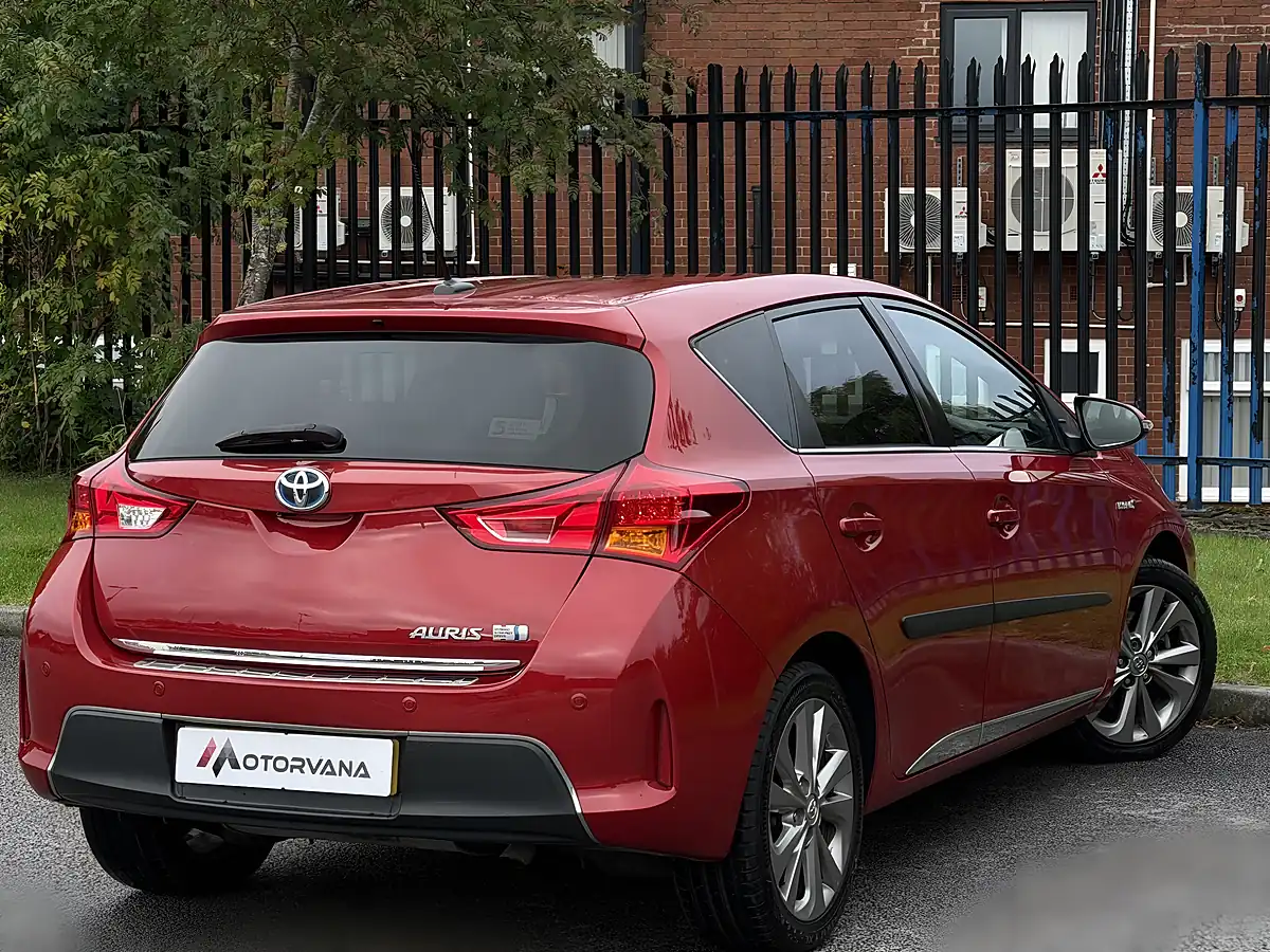 Used 2015 Toyota Auris Excel Red - Interior and Exterior details 8