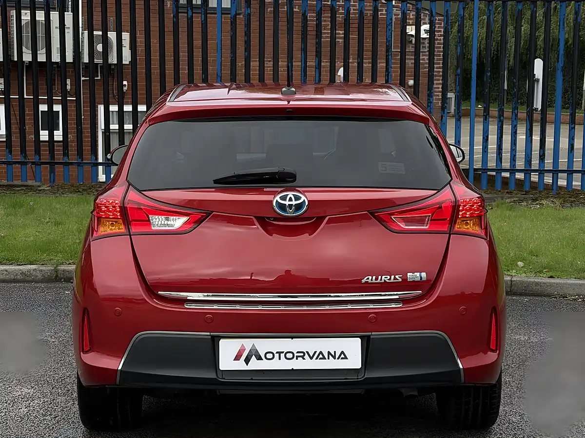 Used 2015 Toyota Auris Excel Red - Interior and Exterior details 9