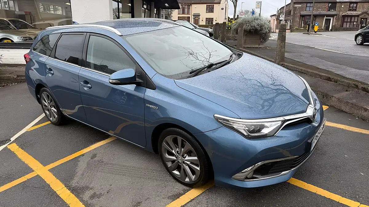 Used 2015 Toyota Auris Excel Touring Sports Blue - Interior and Exterior details 11